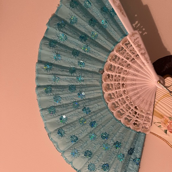 Always Have your fans on style 🪭🪭🪭 for 5️⃣ - Picture 10 of 13